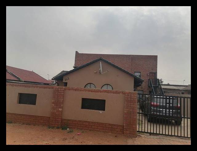 11 BEDROOM HOUSE FOR SALE IN ZAKARIYYA PARK